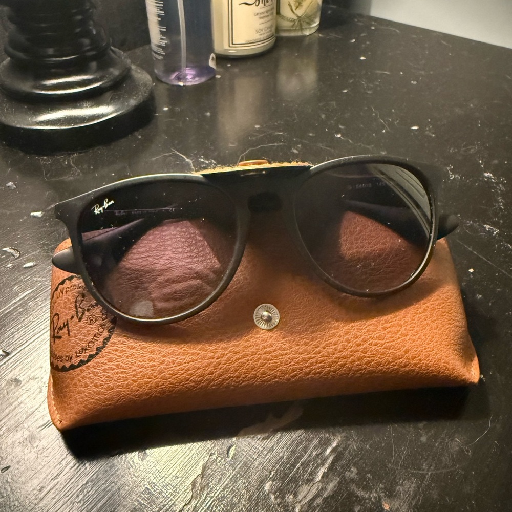 Ray-Ban Black Sunglasses with Brown Case